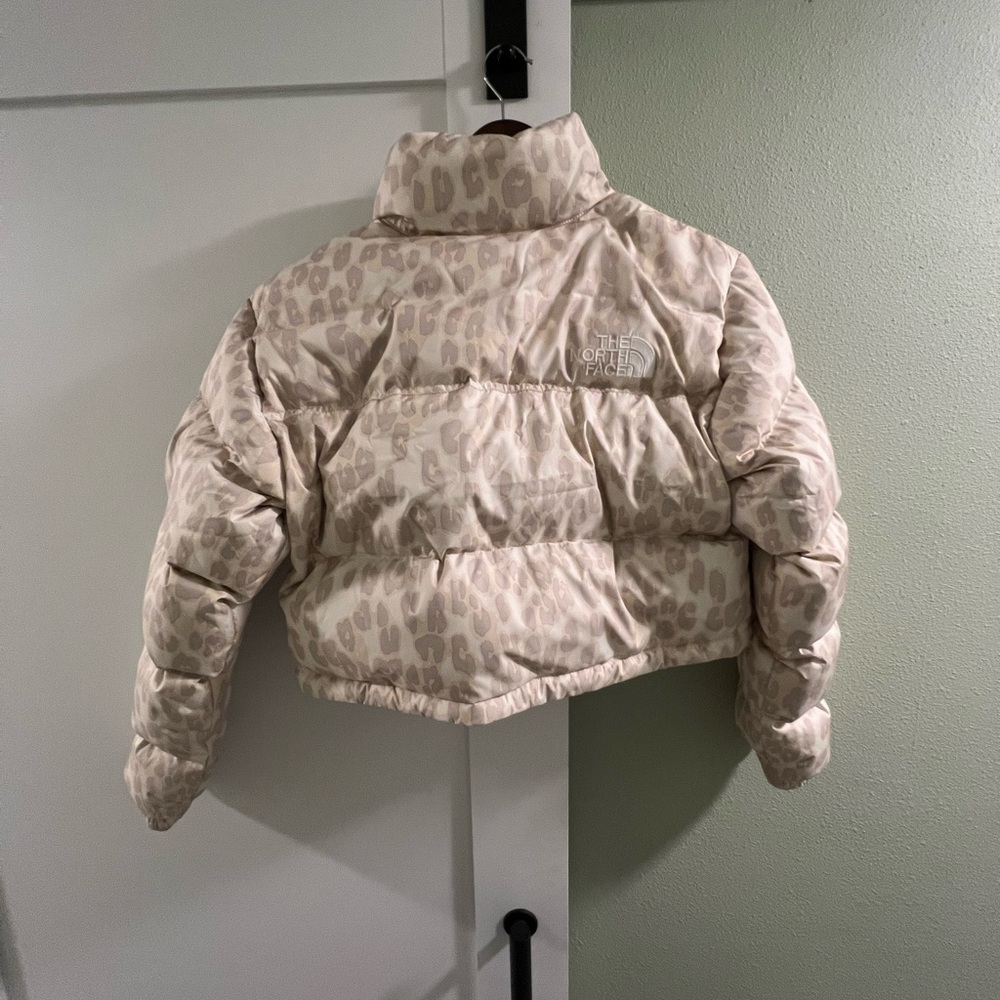 THE NORTH FACE Nuptse Cropped Leopard Print Jacket - Picture 3 of 12